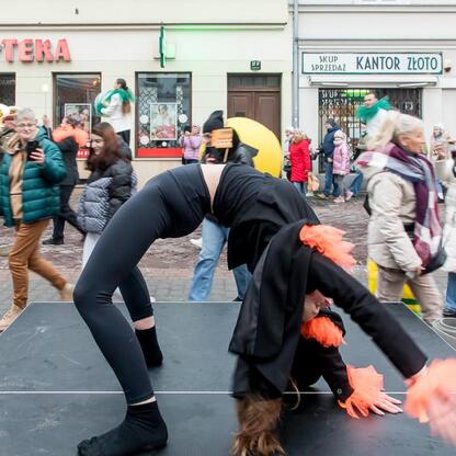 Bielsko-Biała jako Polska Stolica Kultury 2026: Inauguracyjny koncert na Placu Ratuszowym. (wygenerowano przez AI)