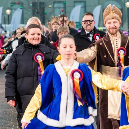 Inauguracja Polskiej Stolicy Kultury w Bielsku-Białej, uczestniczą marszałek Wojciech Saługa, członek Zarządu Województwa Śląskiego Joanna Bojczuk oraz przewodniczący Sejmiku Jacek Jarco. (wygenerowano przez AI)