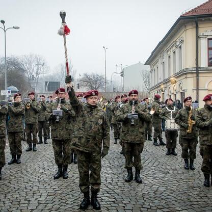 Bielsko-Biała jako Polska Stolica Kultury 2026: Inauguracyjny koncert Evviva l’arte na Placu Ratuszowym. (wygenerowano przez AI)