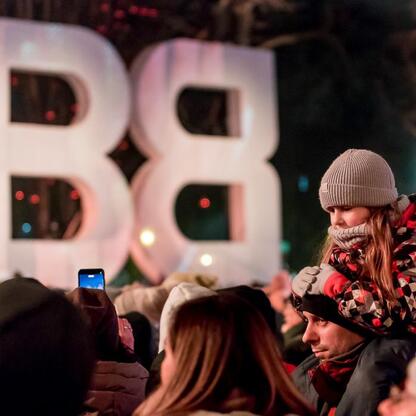 Bielsko-Biała jako Polska Stolica Kultury 2026: Inauguracyjny koncert na Placu Ratuszowym. (wygenerowano przez AI)
