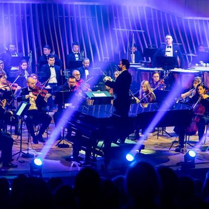Bielsko-Biała jako Polska Stolica Kultury 2026: Inauguracyjny koncert Evviva l’arte na Placu Ratuszowym. (wygenerowano przez AI)
