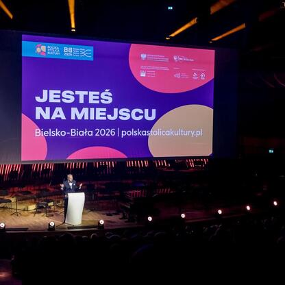 Bielsko-Biała jako Polska Stolica Kultury 2026: Inauguracyjny koncert na Placu Ratuszowym. (wygenerowano przez AI)