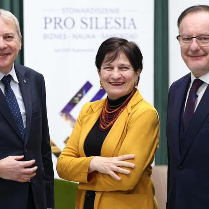 Trzech uczestników konferencji 