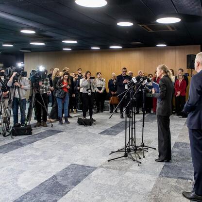 W konferencji województwa śląskiego uczestniczą Barbara Nowacka, minister edukacji, i Henryk Kiepura, wiceprezes MEN, omawiając 