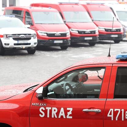 Nowe wozów strażackich i sprzętu ratowniczego w Śląsku. (wygenerowano przez AI)