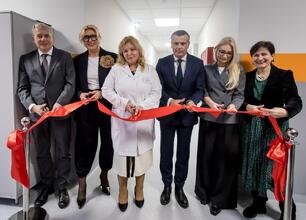 Nowoczesny, funkcjonalny oddział pediatryczny w Szpitalu Specjalistycznym nr 2 w Bytomiu, finansowany ze środków Województwa Śląskiego. (wygenerowano przez AI)