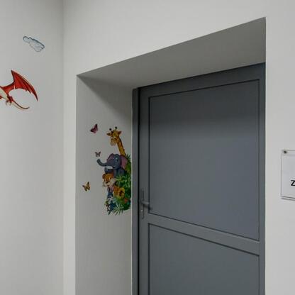 Nowoczesny, kolorowy oddział pediatryczny w Szpitalu Specjalistycznym nr 2 w Bytomiu. (wygenerowano przez AI)