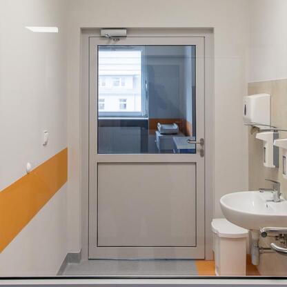 Nowoczesny, komfortowy oddział pediatryczny w Szpitalu Specjalistycznym nr 2 w Bytomiu, modernizowany w ramach projektu Województwa Śląskiego. (wygenerowano przez AI)