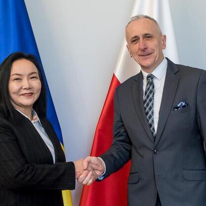 Ambasador Mongolia Oyundari Navaan-Yunden i Leszek Pietraszczak, Wicemarszałek Polski, w Katowicach. Spotkanie dyplomatyczne. (wygenerowano przez AI)