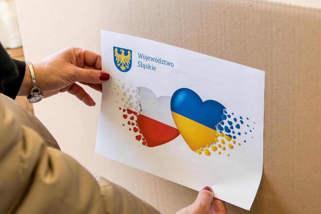 Województwo Śląskie zbiera wsparcie dla Ukrainy, zbiórka sprzętu dla zimowego porządku. (wygenerowano przez AI)
