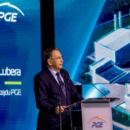 Podczas konferencji w Elektrowni Rybnik przedstawiciele PGE i politycy omawiają plany budowy nowych bloków gazowych, które mają zwiększyć bezpieczeństwo energetyczne regionu. (wygenerowano przez AI)