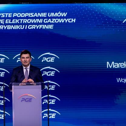 Podpisanie umów na budowę elektrowni gazowych w Rybniku i Gryfinie, organizowane przez Polską Grupę Energetyczną. (wygenerowano przez AI)