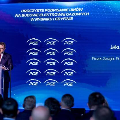 Podpisanie umów na budowę elektrowni gazowych w Rybniku i Gryfinie, organizowane przez Polską Grupę Energetyczną. (wygenerowano przez AI)
