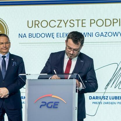 Podpis: Uroczyste podpisanie umowy na budowę nowego bloku gazowego w Elektrowni Rybnik, Polska Grupa Energetyczna. (wygenerowano przez AI)