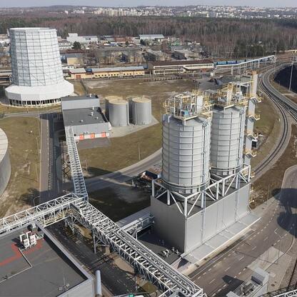 Modernne centrum energetyczne TAURONU w Silesia. Inwestycje w infrastrukturę i odnawialne źródła energii. (wygenerowano przez AI)