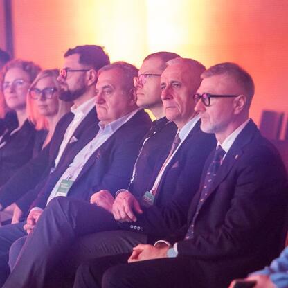 Wicemarszałek Województwa Śląskiego Leszek Pietraszek uczestniczy w IX Zdrowy Samorząd. (wygenerowano przez AI)
