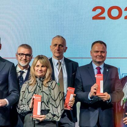 Leszek Pietraszek, Wicemarszałek Województwa Śląskiego, uczestniczy w uroczystości wręczenia IX Zdrowy Samorząd (Healthy Self-Government) Award. (wygenerowano przez AI)