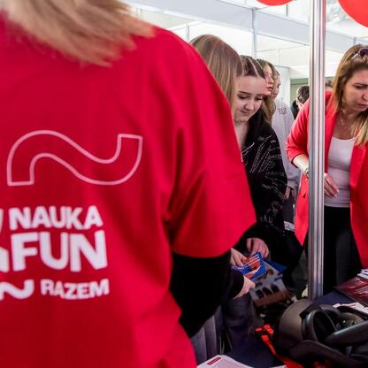Festiwal Zawodowca w Bielsku-Białej, promujący edukację zawodową. (wygenerowano przez AI)
