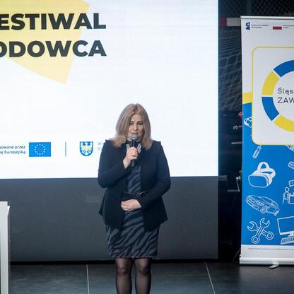 Na festiwalu zawodowym w Bielsku-Białej mowa o szkolnictwie zawodowym. (wygenerowano przez AI)