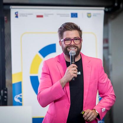 Festiwal Zawodowca w Bielsku-Białej, prelekcja o szkolnictwie zawodowym. (wygenerowano przez AI)