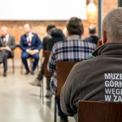 Miejsce: Muzeum Górnictwa Węglowego w Zabrzu, Polska. Wydarzenie: Otwarcie po renowacji. (wygenerowano przez AI)