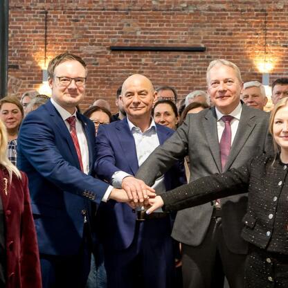 Zwiedzanie Muzeum Górnictwa Węglowego w Zabrzu, z udziałem Wojciecha Saługi i Joanny Bojczuk. (wygenerowano przez AI)