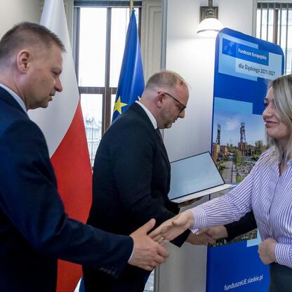 Rafał Adamczyk, członek zarządu województwa śląskiego, podczas spotkania z partnerami w ramach programu RLKS. (wygenerowano przez AI)