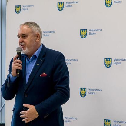 Województwo Śląskie wspiera rodzinne ogrody działkowe. (wygenerowano przez AI)