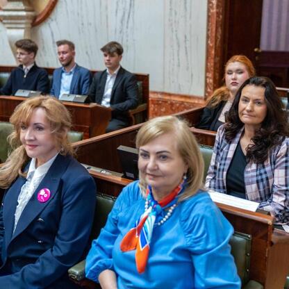 Młodzieżowy Sejmik Województwa Śląskiego w trakcie sesji 2024-2026. (wygenerowano przez AI)
