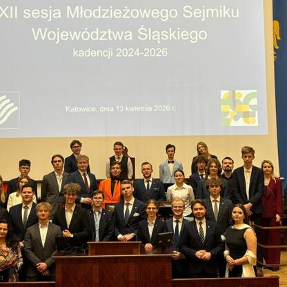 Zwolennicy młodego parlamentu Śląska na XII sesji w Katowicach. (wygenerowano przez AI)