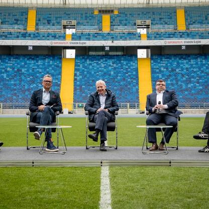 Debata o organizacji Mistrzostw Europy w Lekkoatletyce 2028 na Superauto.pl Stadion Śląskim. (wygenerowano przez AI)