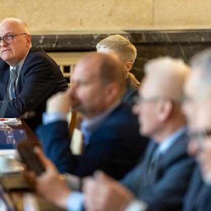 Regionalna Rada Dialogu Społecznego w Śląsku omawia sytuację w szpitalach regionu. (wygenerowano przez AI)