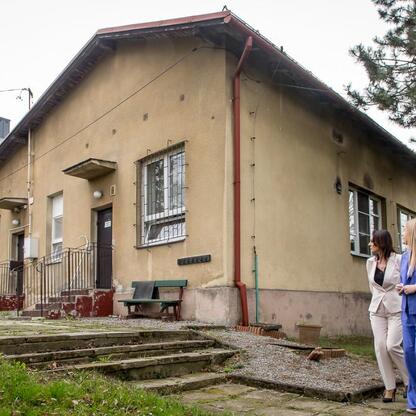 Bażanowice, nowa sala gimnastyczna, wspierana przez Województwo Śląskie. (wygenerowano przez AI)