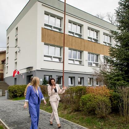 Nowa sala gimnastyczna w Bażanowicach, wspierana przez Województwo Śląskie. (wygenerowano przez AI)