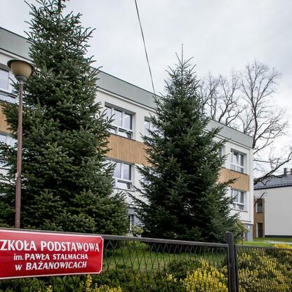 Nowa sala gimnastyczna w Bażanowicach, wspierana przez Województwo Śląskie. (wygenerowano przez AI)