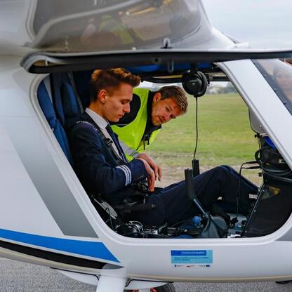 Wnioskowanie elektrycznego samolotu szkoleniowego Pipistrel Velis Electro w Katowicach. (wygenerowano przez AI)
