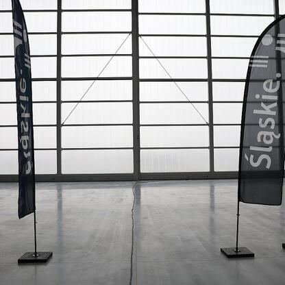 Hangar H4 w Katowice Airport gotowy do użytku, zmodernizowany i funkcjonalny, wspierający rozwój lotniska i gospodarki regionu. (wygenerowano przez AI)