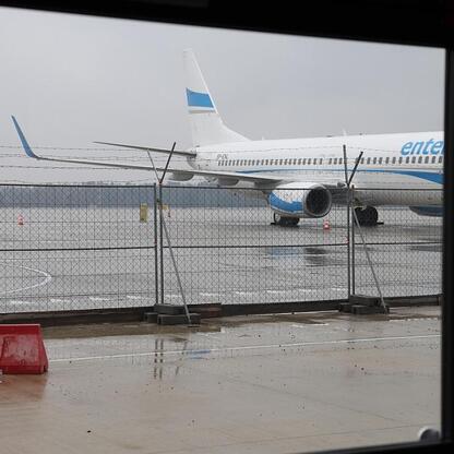 Hangar H4 w Katowice Airport gotowy do użytku, zmodernizowany i rozbudowany, przyczyniając się do rozwoju infrastruktury lotniczej. (wygenerowano przez AI)