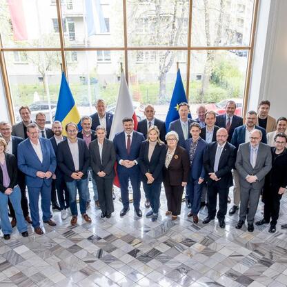 Delegacja Landtagu Nadrenii Północnej-Westfalii w Silesia, spotkanie z Leszkiem Pietraszkiem. (wygenerowano przez AI)
