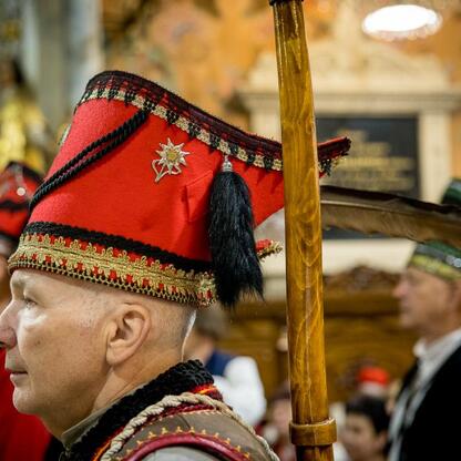 Zapoczątkowano sezon pasterski w Rychwałdzie, z udziałem lokalnych i samorządowych autorów. (wygenerowano przez AI)