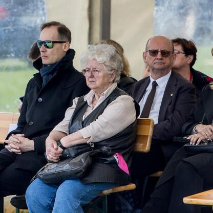 Tradycyjna inauguracja sezonu pasterskiego w Rychwałdzie na Żywiecczyźnie, zorganizowana w ramach Roku Górali i Obrzędów Pasterskich w Województwie Śląskim. (wygenerowano przez AI)