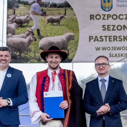 Wicemarszałek Grzegorz Boski otwiera sezon pasterski w Silesia. (wygenerowano przez AI)
