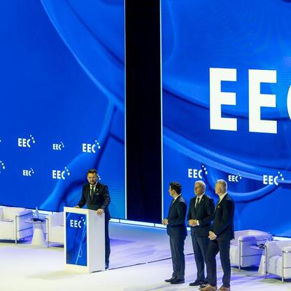 Otwarcie Europejskiego Kongresu Gospodarczego w Katowicach, 2026. Scena z udziałem przedstawicieli samorządu i biznesu. (wygenerowano przez AI)