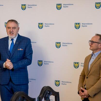 Grzegorz Boski, wicemarszałek Województwa Śląskiego, przemawia podczas uroczystości związanych z 