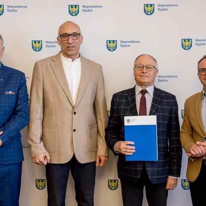 Wicemarszałek Grzegorz Boski i trzej jego współpracownicy podczas uroczystości związanych z 
