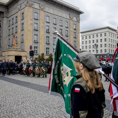 Zapomniany pomnik Wojciecha Korfantego w Katowicach. (wygenerowano przez AI)