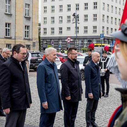 Zaproszenie do uczczenia 153. rocznicy urodzin Wojciecha Korfantego w Katowicach. (wygenerowano przez AI)
