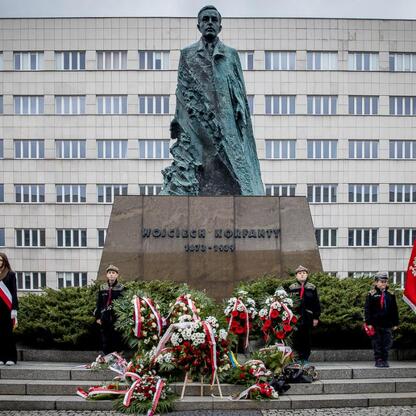 Zapomniany pomnik Wojciecha Korfantego w Katowicach. (wygenerowano przez AI)