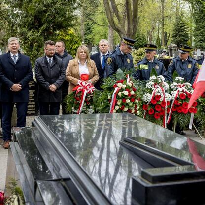 Zapomniany cmentarz w Katowicach. (wygenerowano przez AI)