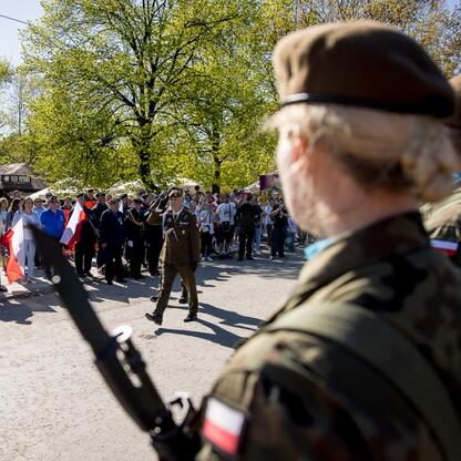 Zaproszenie do uroczystości w Tauron Parku Śląskim, upamiętniającej 105. rocznicę III Powstania Śląskiego i Dzień Flagi RP. (wygenerowano przez AI)